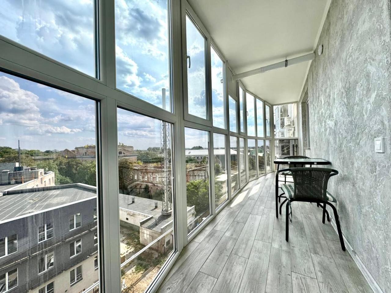 Apartpoltava: Business-Class Apartments with Panoramic Balcony in Prestigious New Building Exterior photo