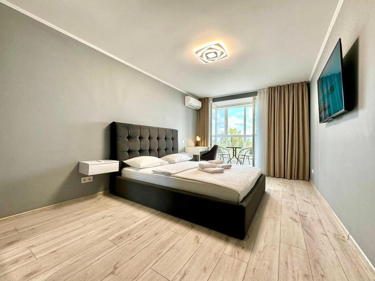 Apartpoltava: Business-Class Apartments with Panoramic Balcony in Prestigious New Building Exterior photo